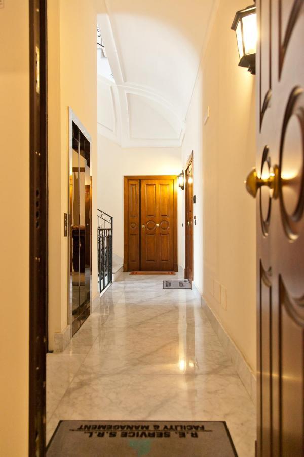 Le Corti Di Napoli Apartments Luaran gambar